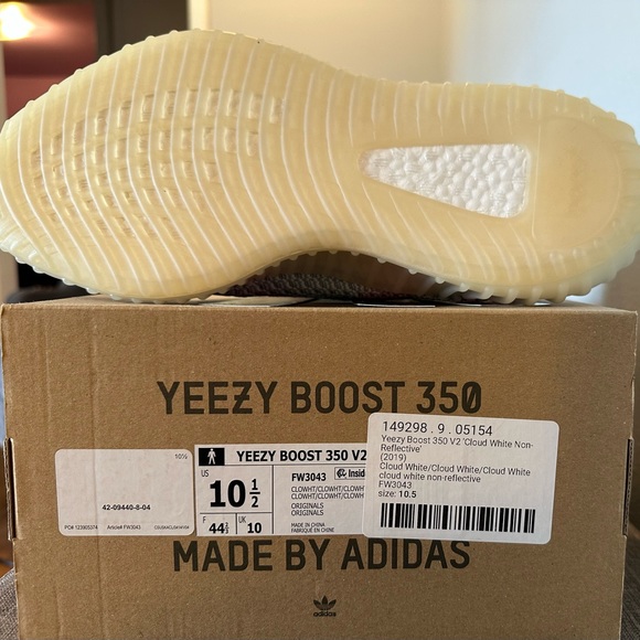 AUTH NWT Adidas Yeezy Boost 350 v2 in Cloud White - Picture 6 of 6